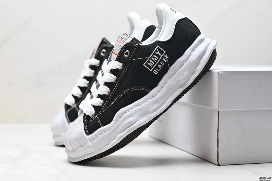 MMX Blakey Black Sneakers
