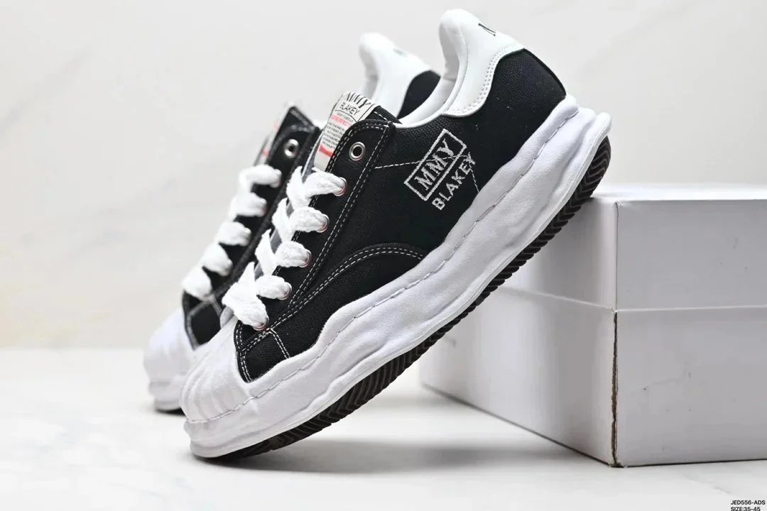 MMX Blakey Black Sneakers