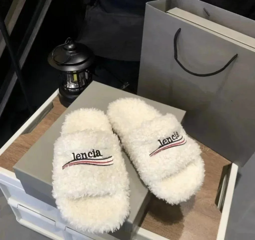 Lencia White Slipper