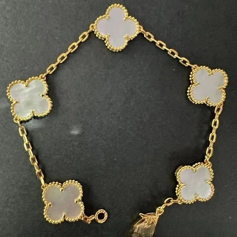 Van Cleef & Arpels W