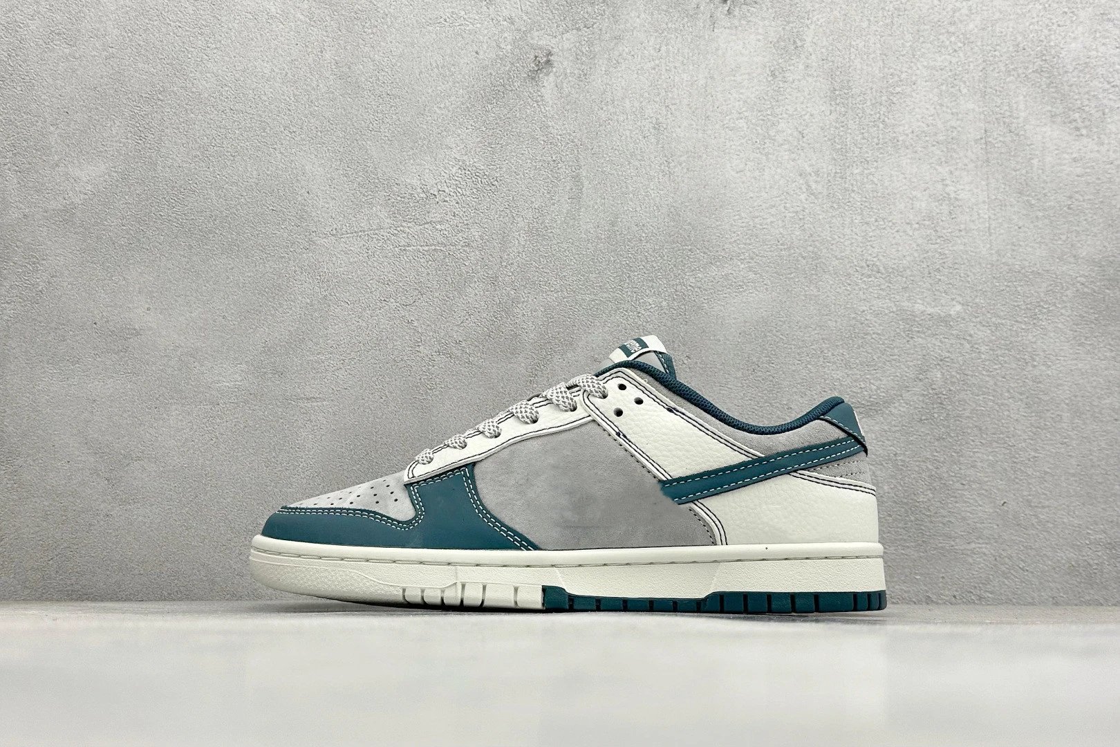 Nike Dunk Low Grey T