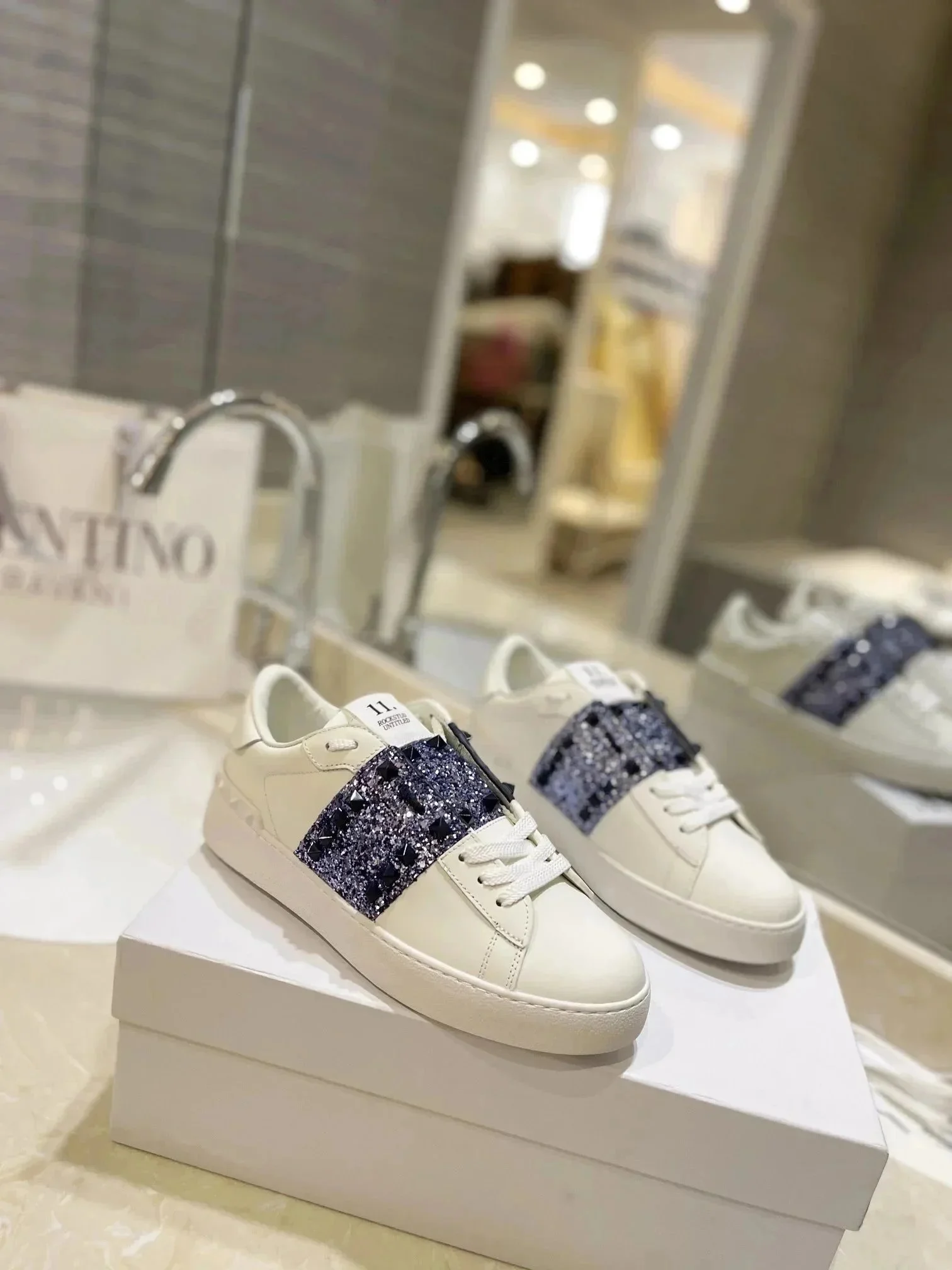 Valentino Rockstud W