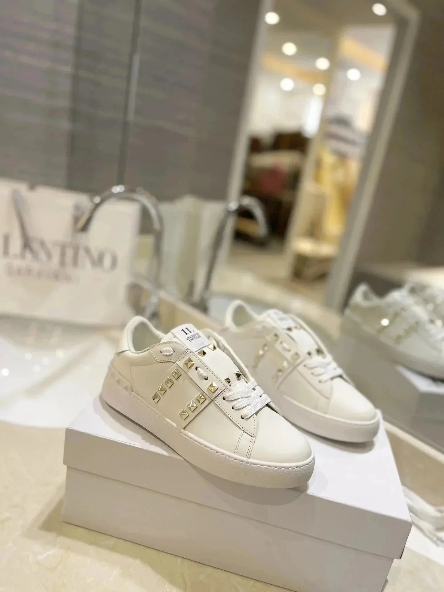 Valentino Rockstud W