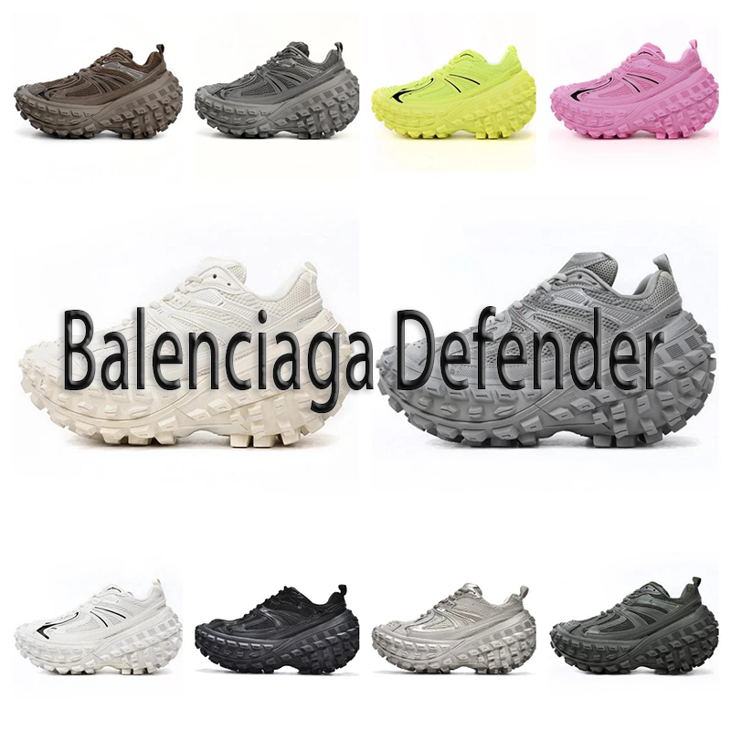 BALENCIAGA    Men's Bouncer Sneaker in Grey