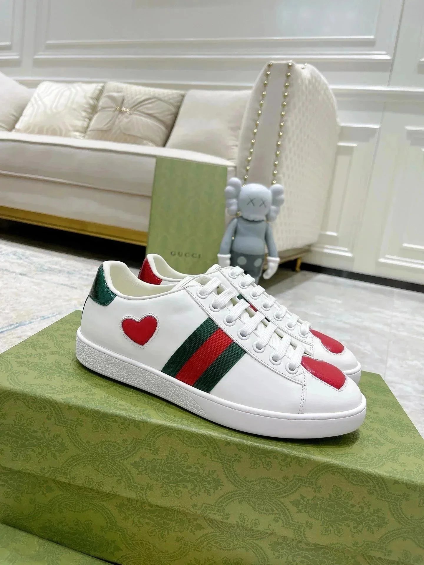 Spliced Retro Lace-Up Couple Sneakers photo 3
