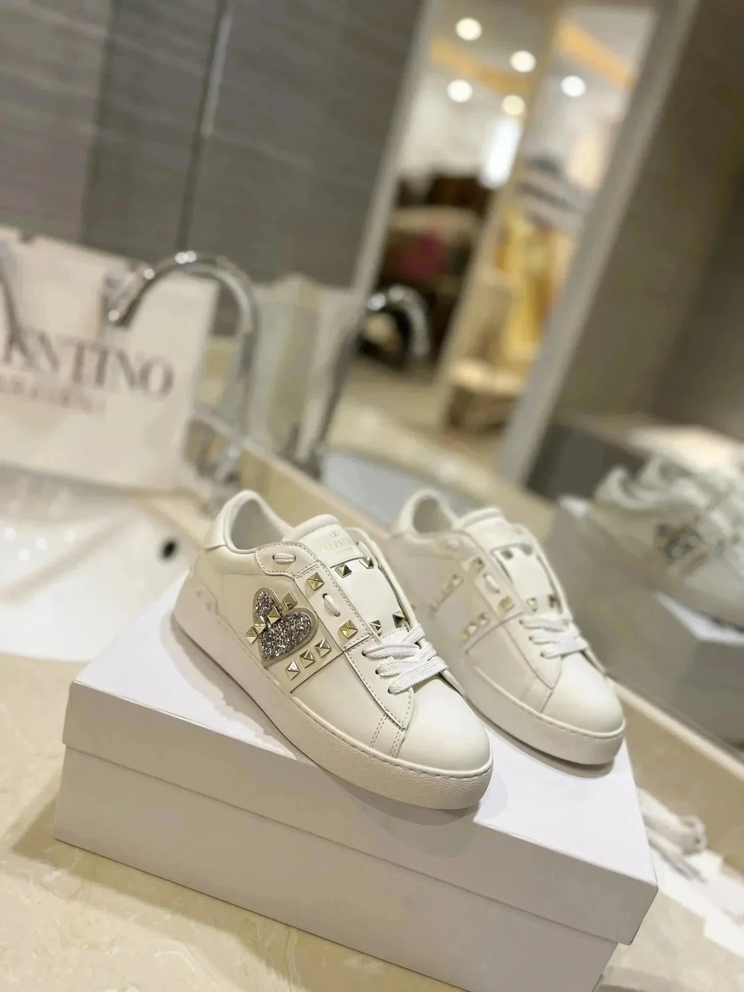 Valentino Rockstud W