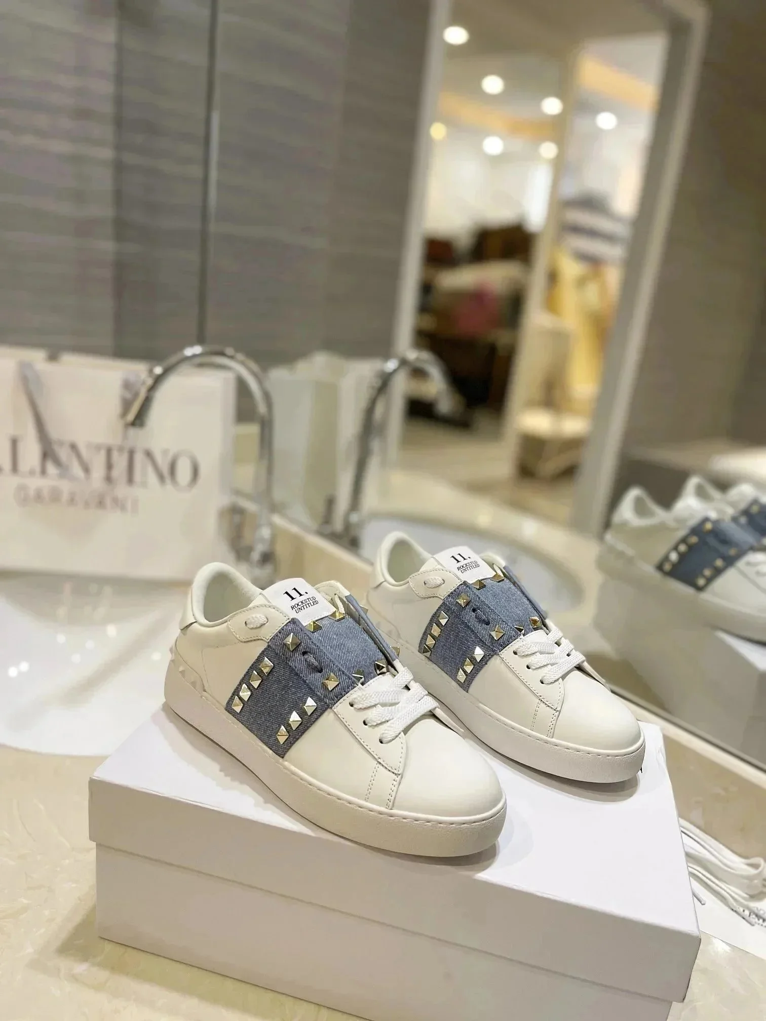 Valentino Rockstud W