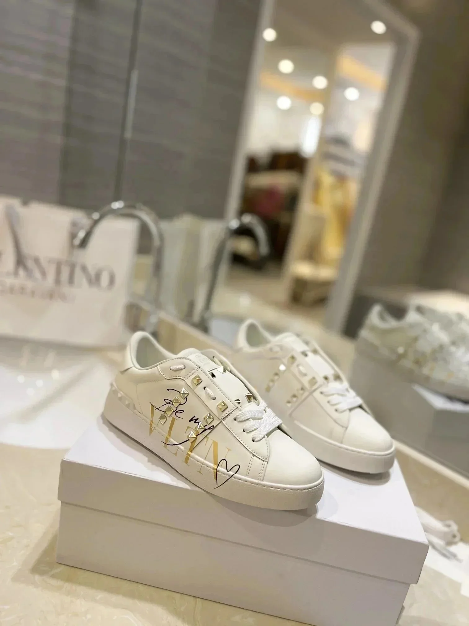 Valentino Rockstud W