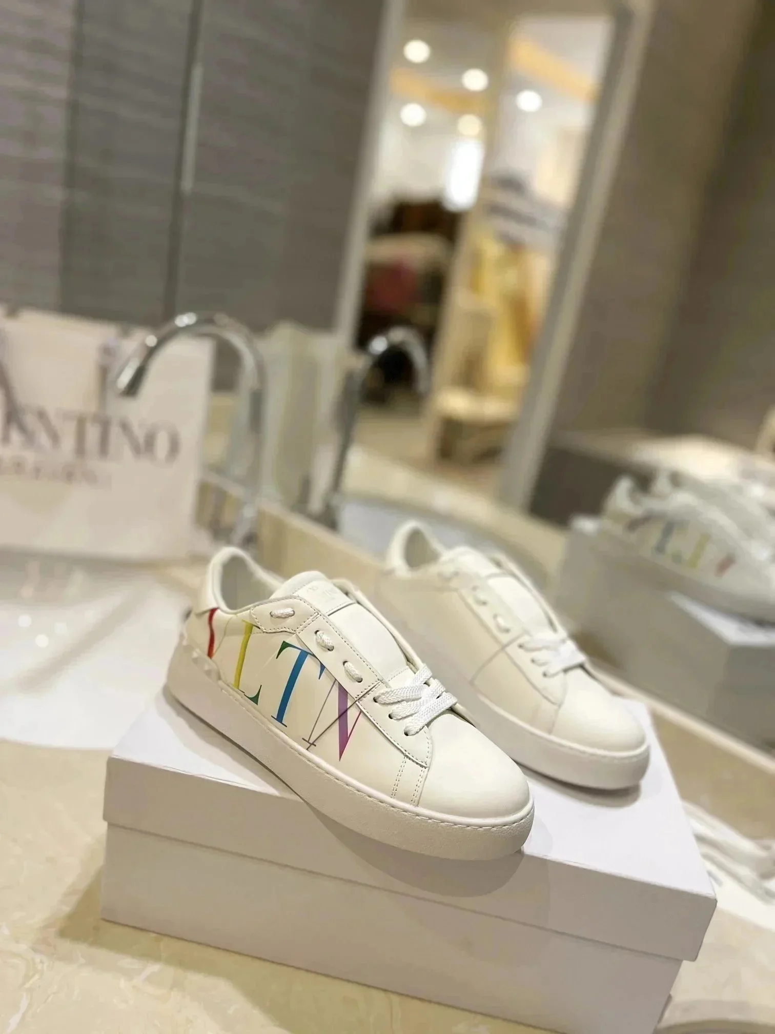 Valentino White Snea