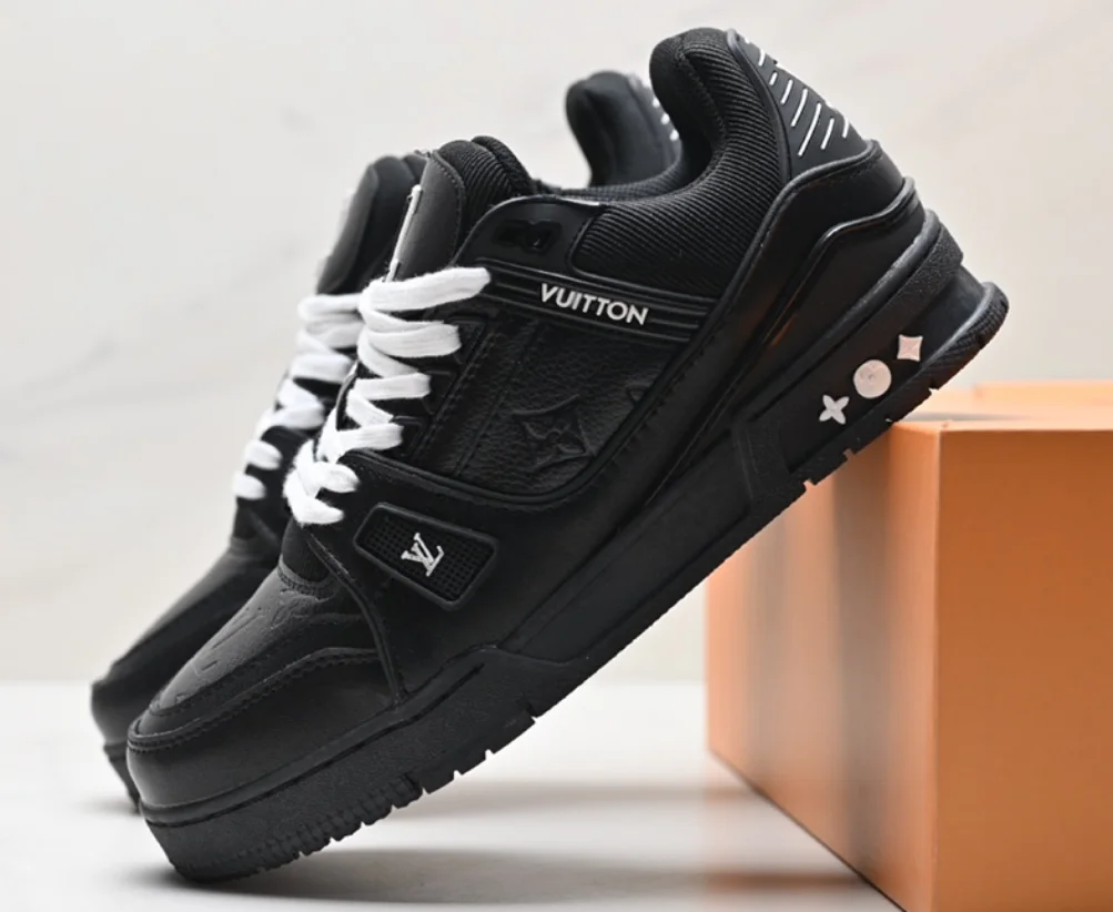 Louis Vuitton Black 