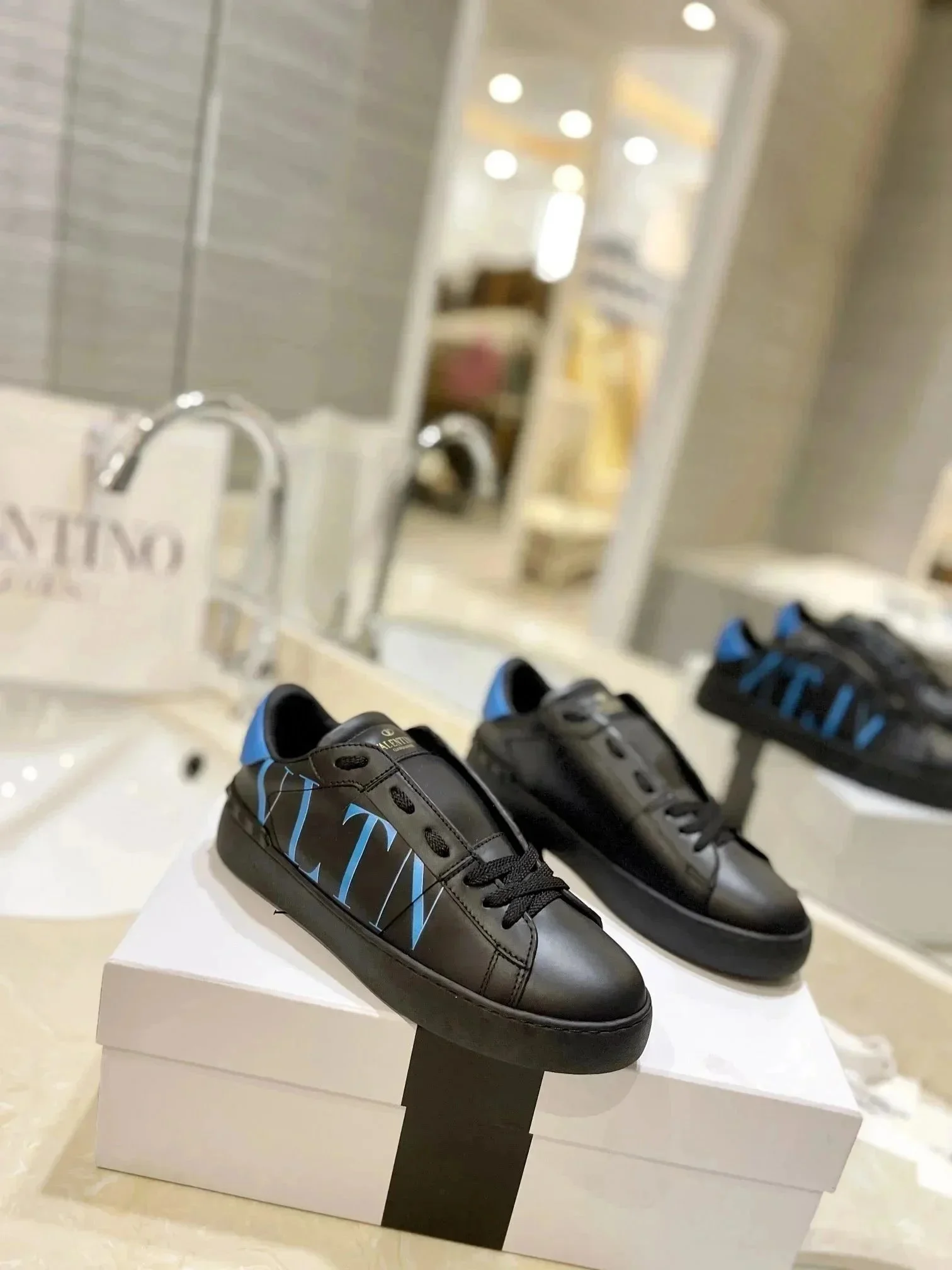 Valentino VLTN Black