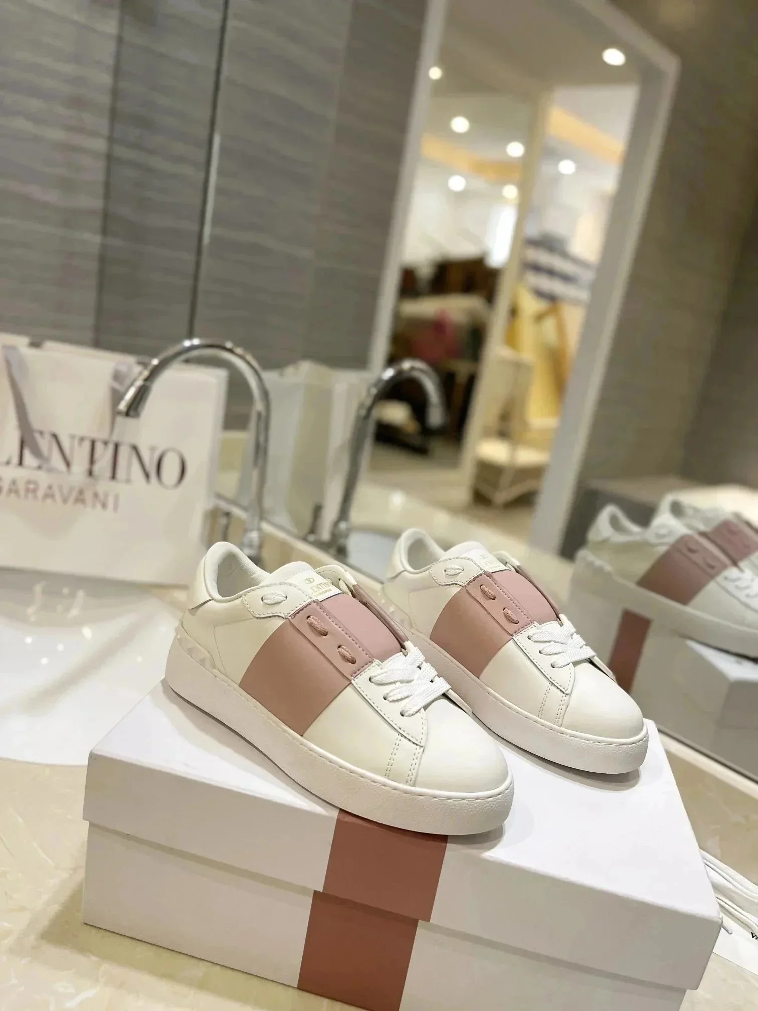 Valentino Garavani W