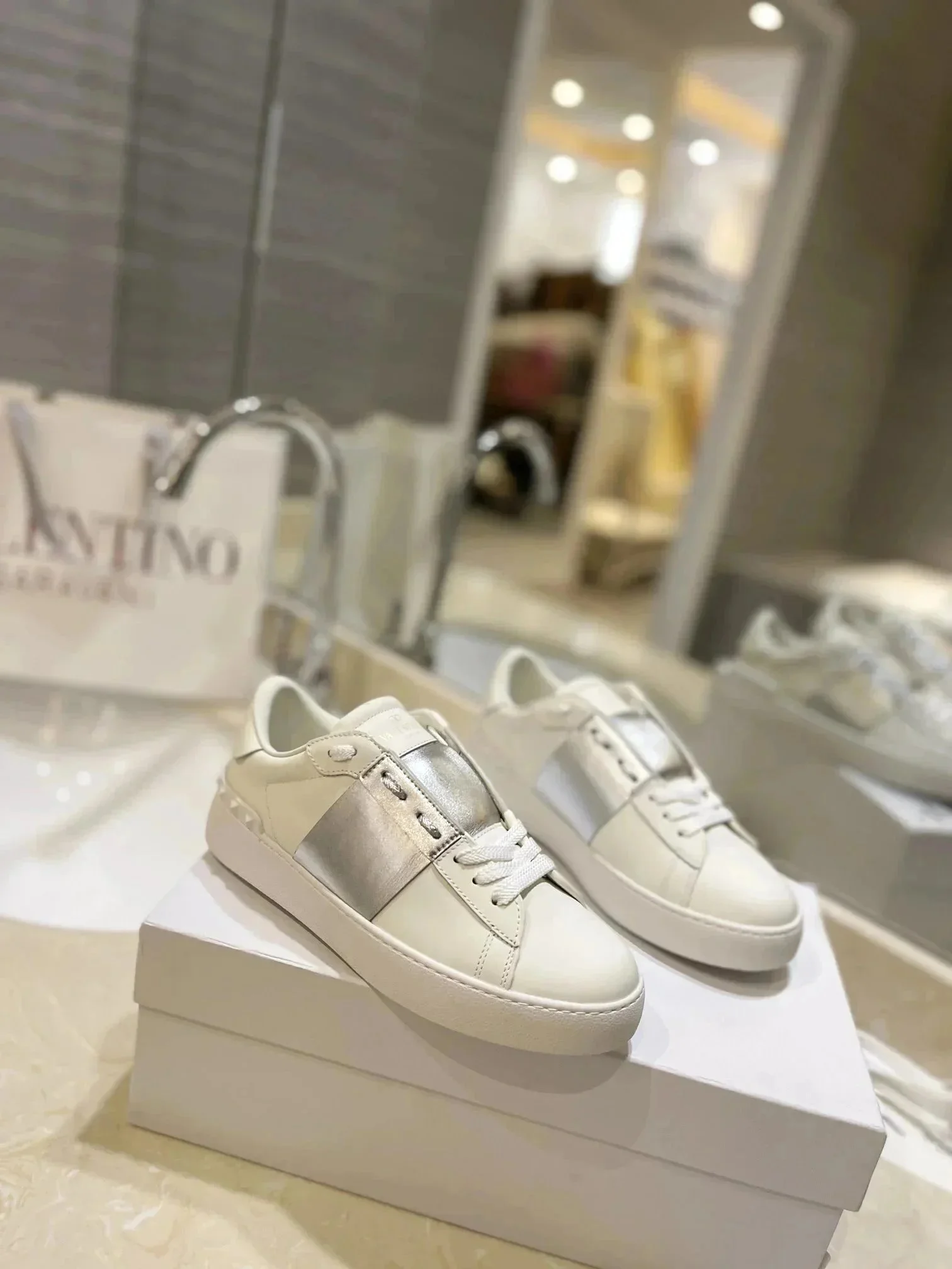 Valentino Rockstud W