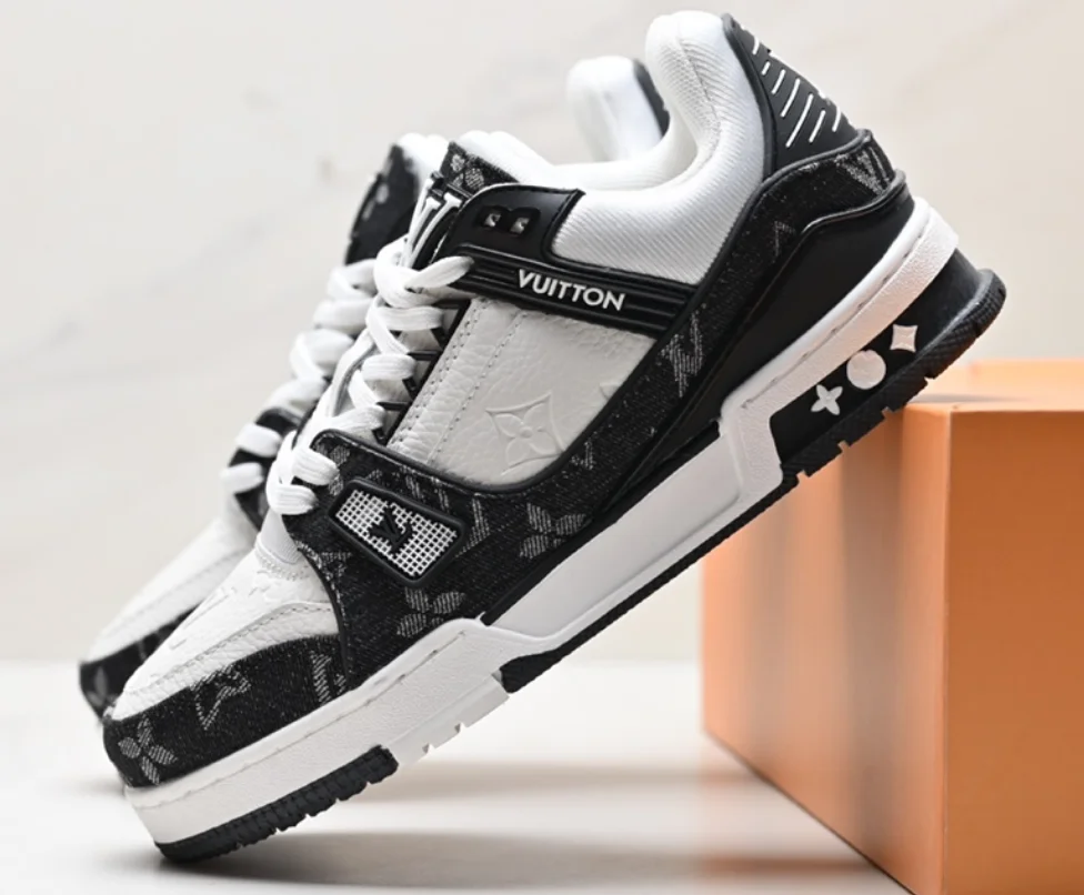 Louis Vuitton Black 