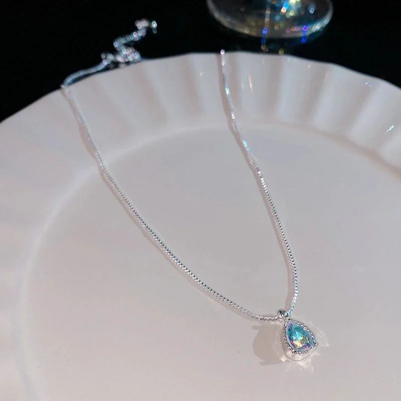 Silver Teardrop Neck