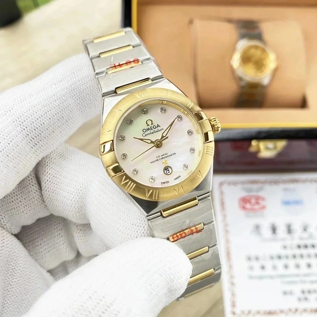 Yellow gold case, mother-of-pearl dial, steel bracelet
