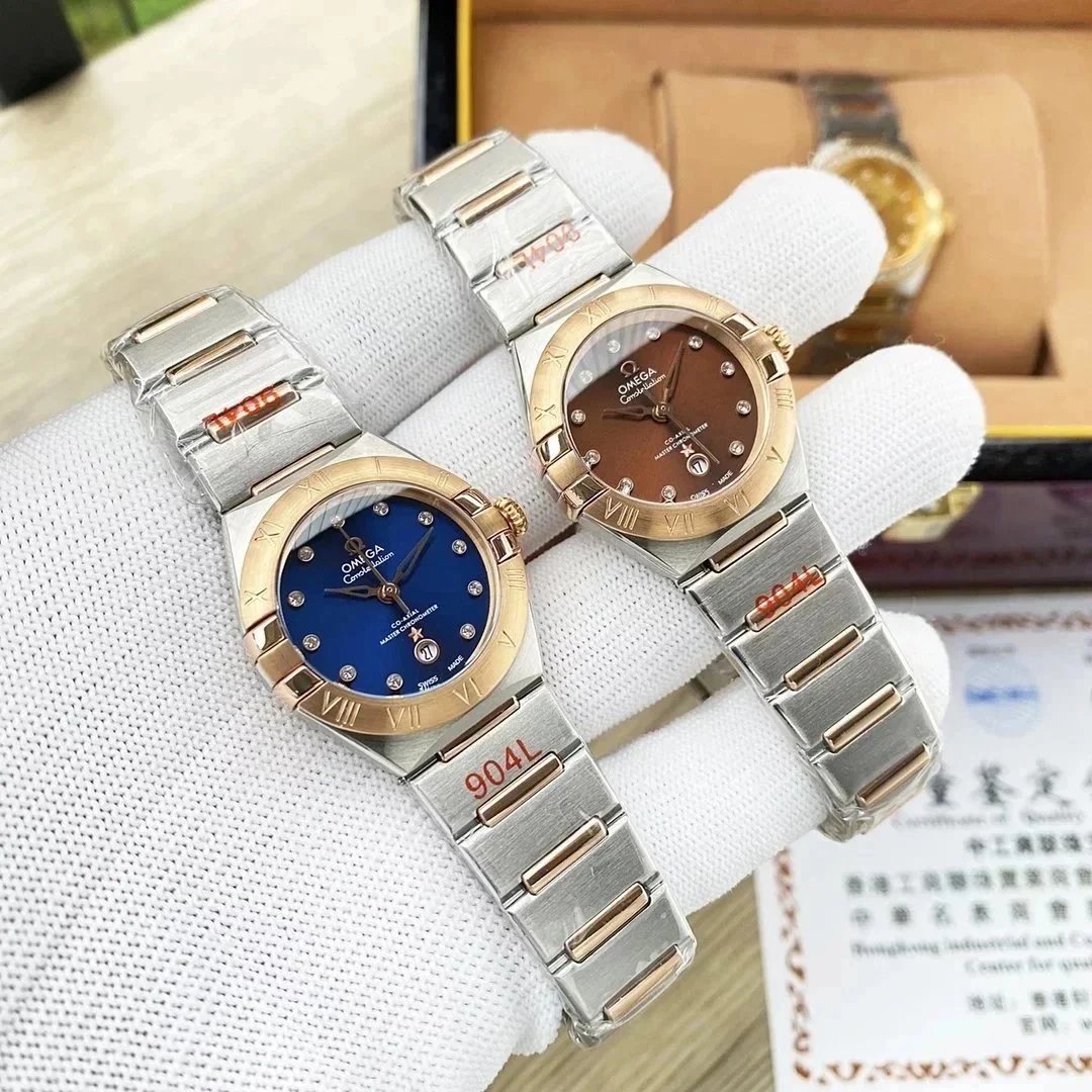 Rose gold case, blue dial, steel bracelet
