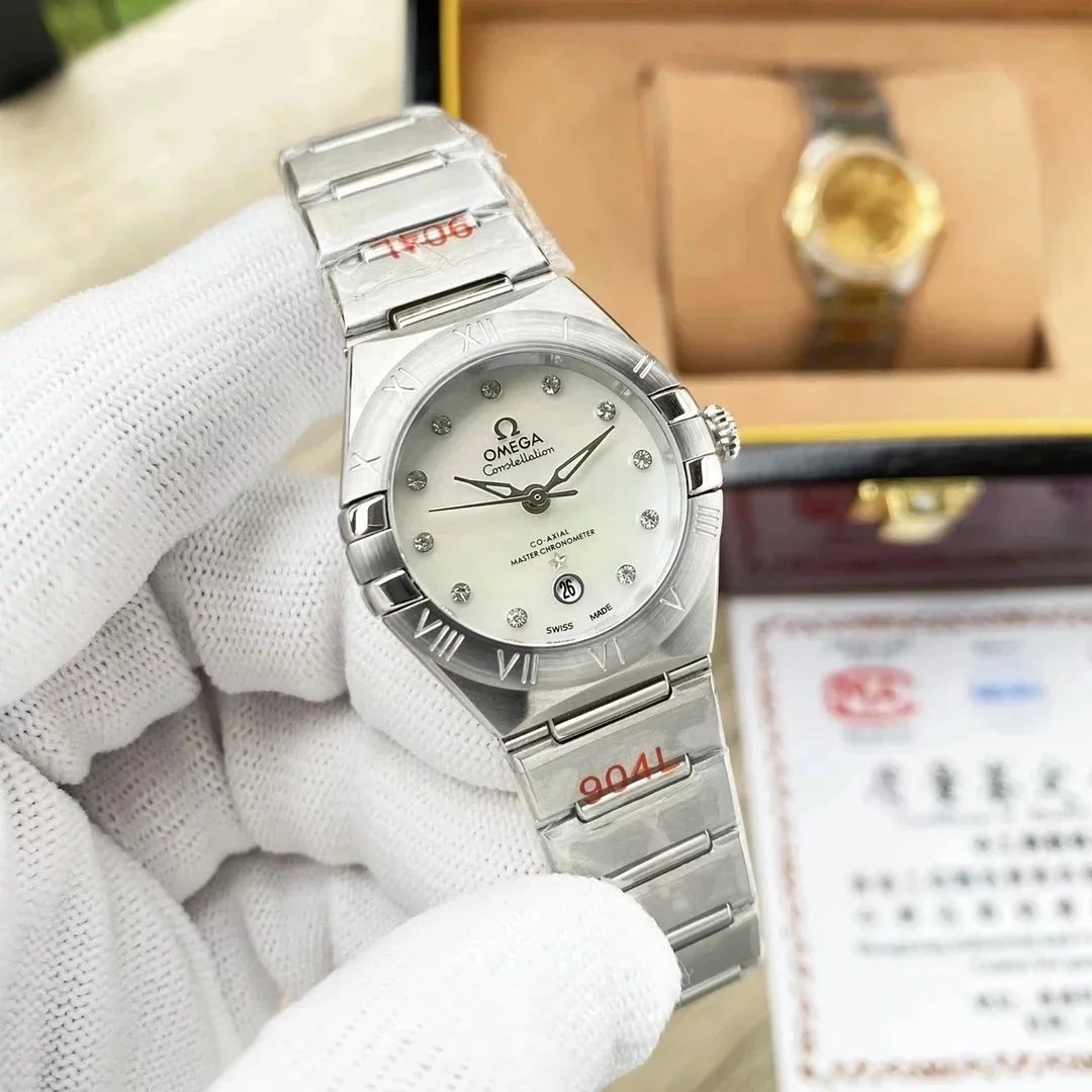 Silver case, mother-of-pearl dial, steel bracelet