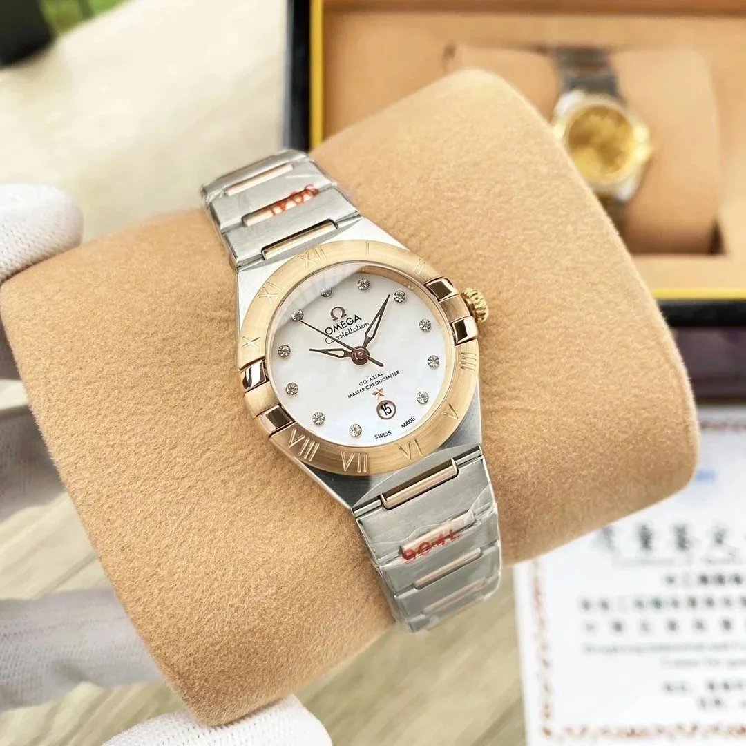 Rose gold case, mother-of-pearl dial, steel bracelet