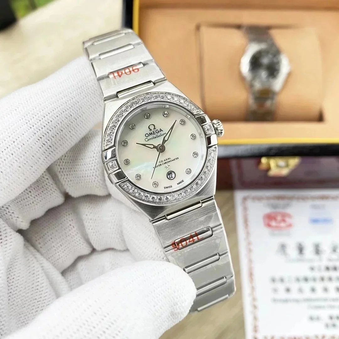 Diamond bezel, silver case, mother-of-pearl dial, steel bracelet