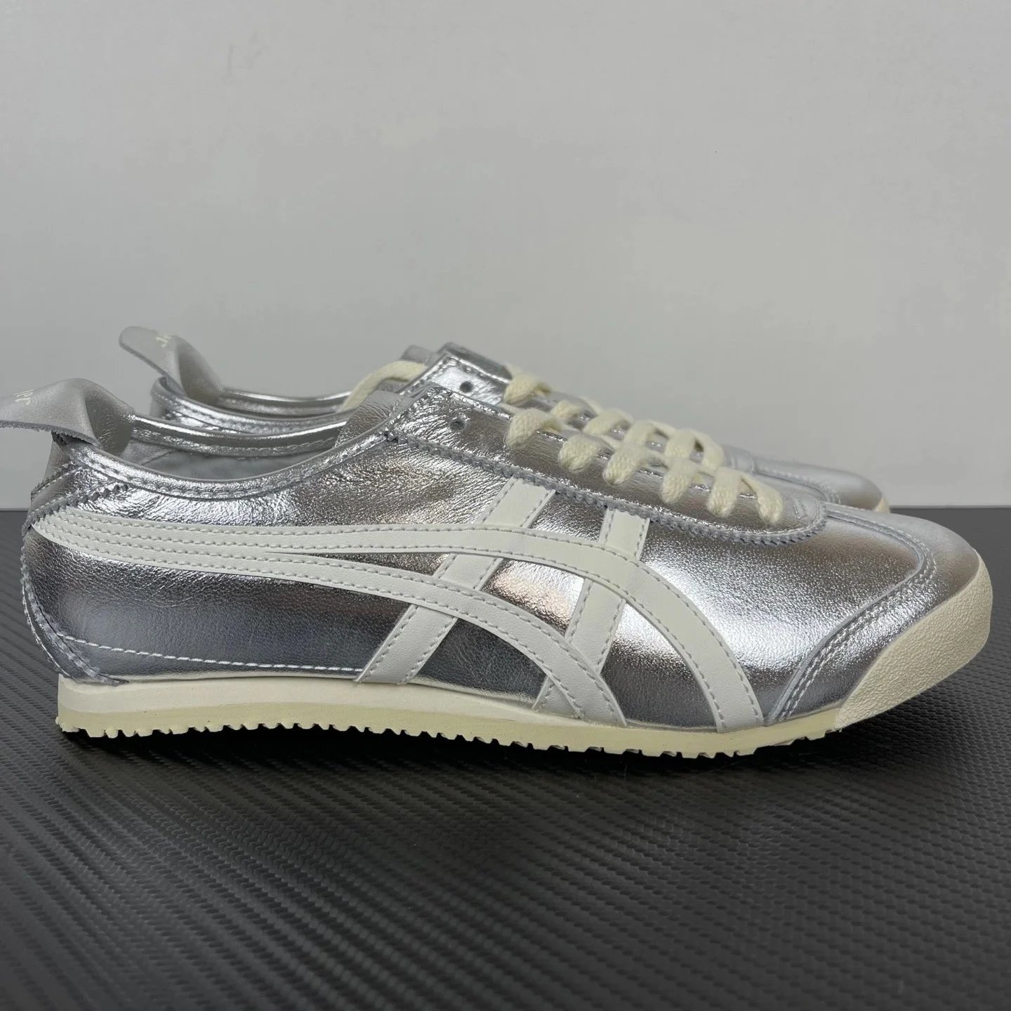Silver White 1183B566-021