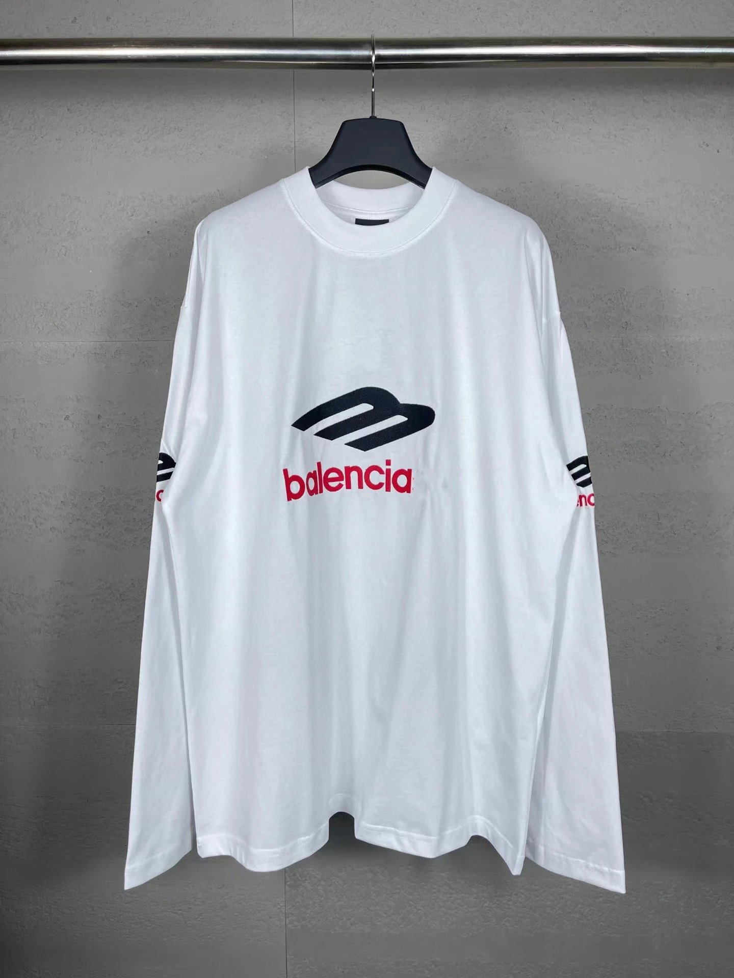 Balenciaga 24 Fall Season M Logo Long Sleeve Tee photo 3