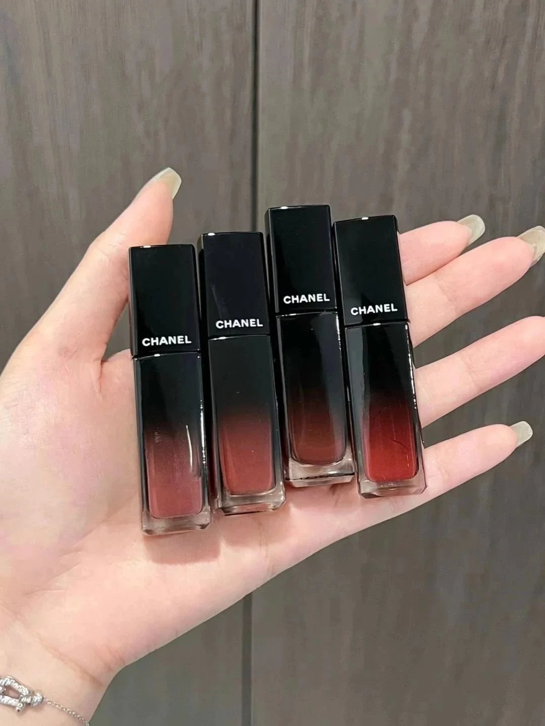 【 Old fans must enter 】 Whoever paints it looks so beautiful that it's out of control! CHANEL Autumn New Velvet Sparkling Lip Glaze 63 75 72 148 152 154
