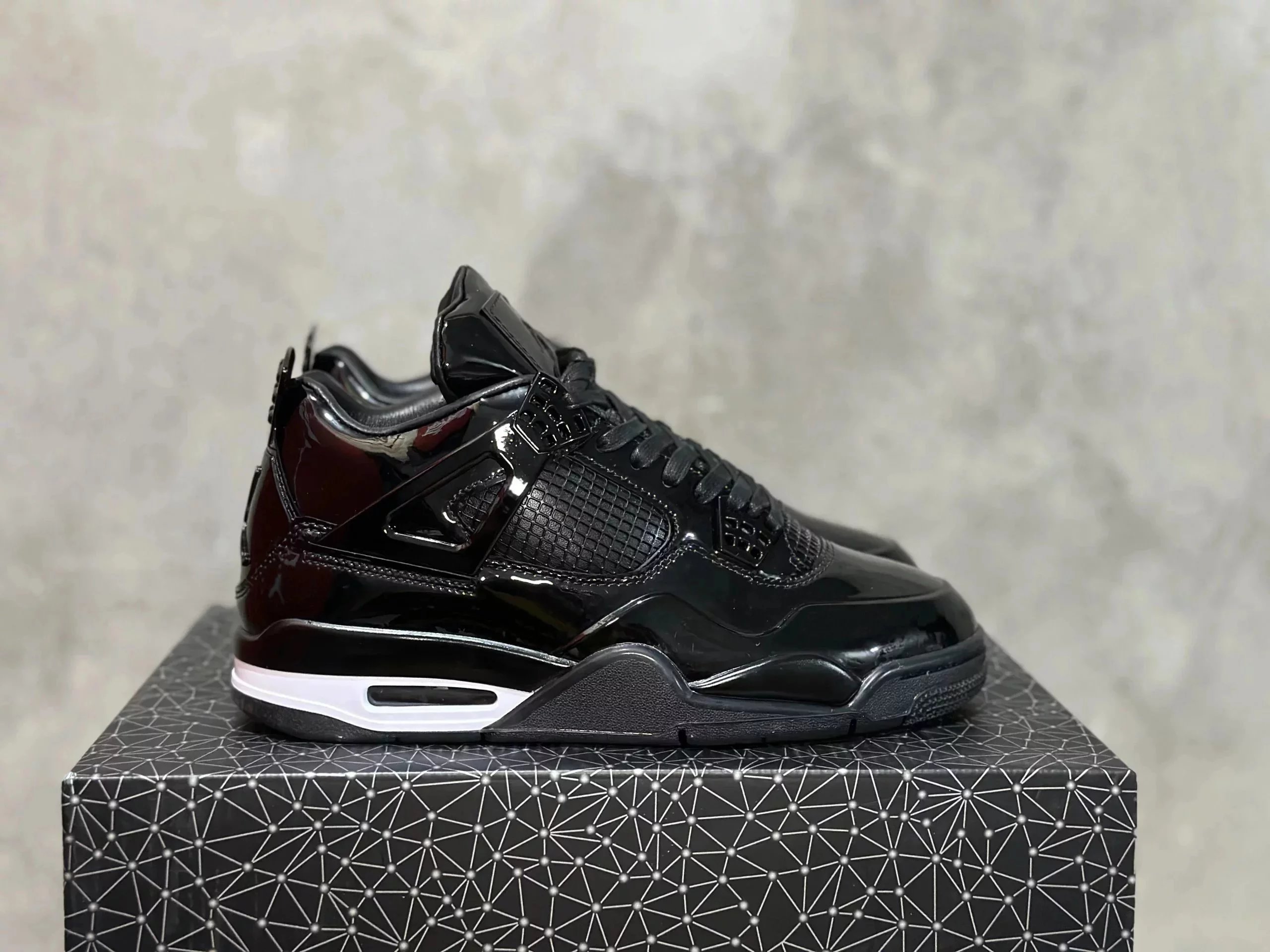 A40-AJ4 pure original quality - KAWS black