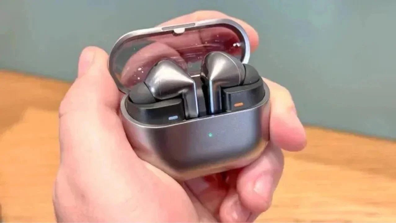 Apple AirPods Pro (2nd Gen) White TWS Earbuds - 3