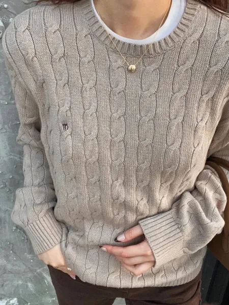 Design Cable Knit Oversized Sweater in Charcoal Gray with White Collar Shirt Layering - 11