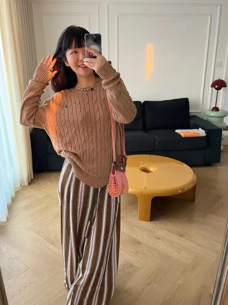 Design Cable Knit Oversized Sweater in Charcoal Gray with White Collar Shirt Layering - 9