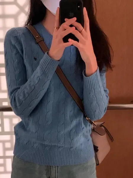 Design Cable Knit Oversized Sweater in Charcoal Gray with White Collar Shirt Layering - 16