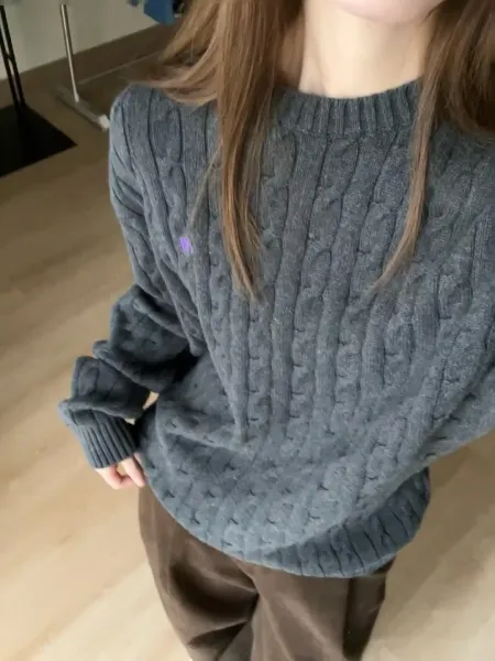Design Cable Knit Oversized Sweater in Charcoal Gray with White Collar Shirt Layering - 13