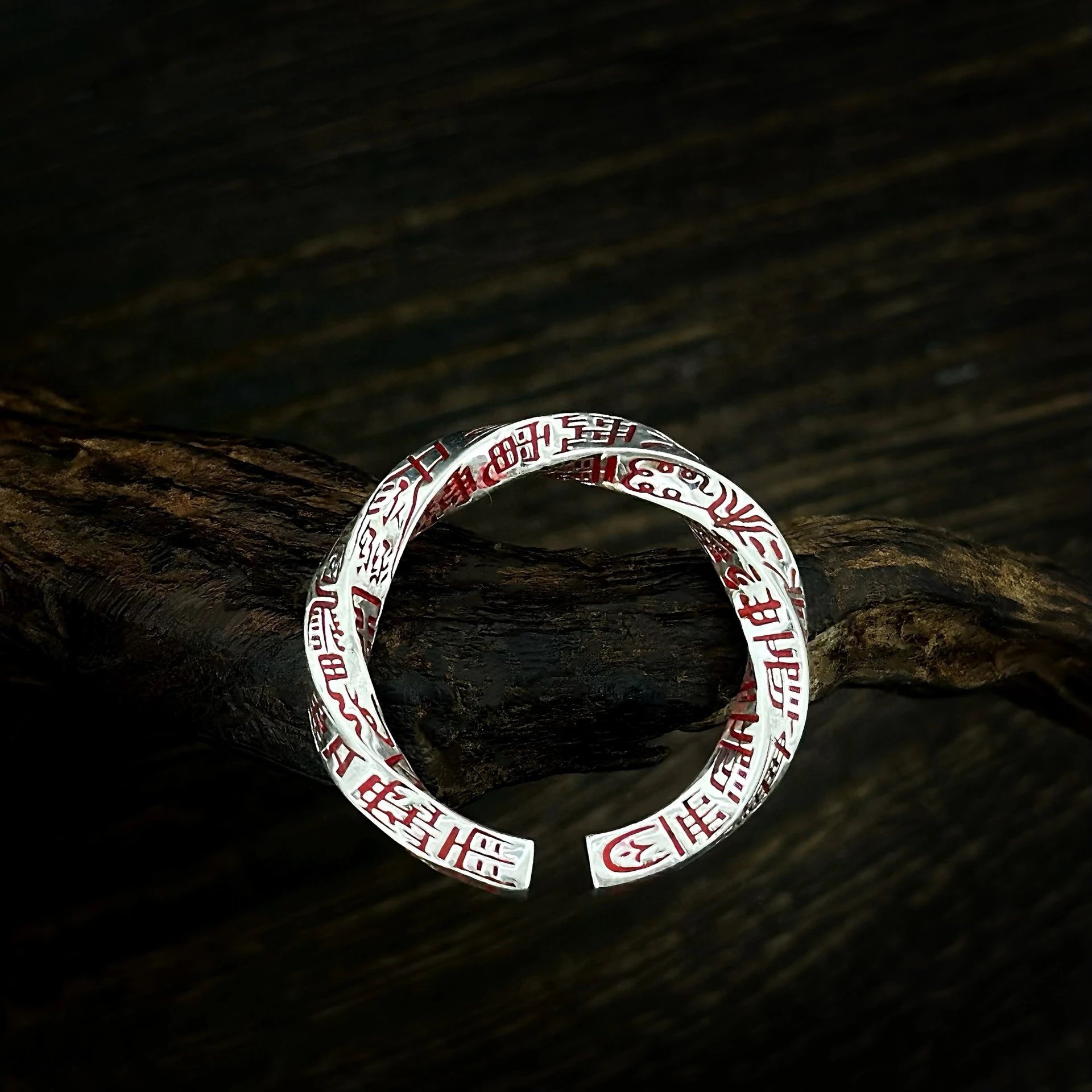 Louis Vuitton Silver Mantra Engraved Open Ring T-Shirt
