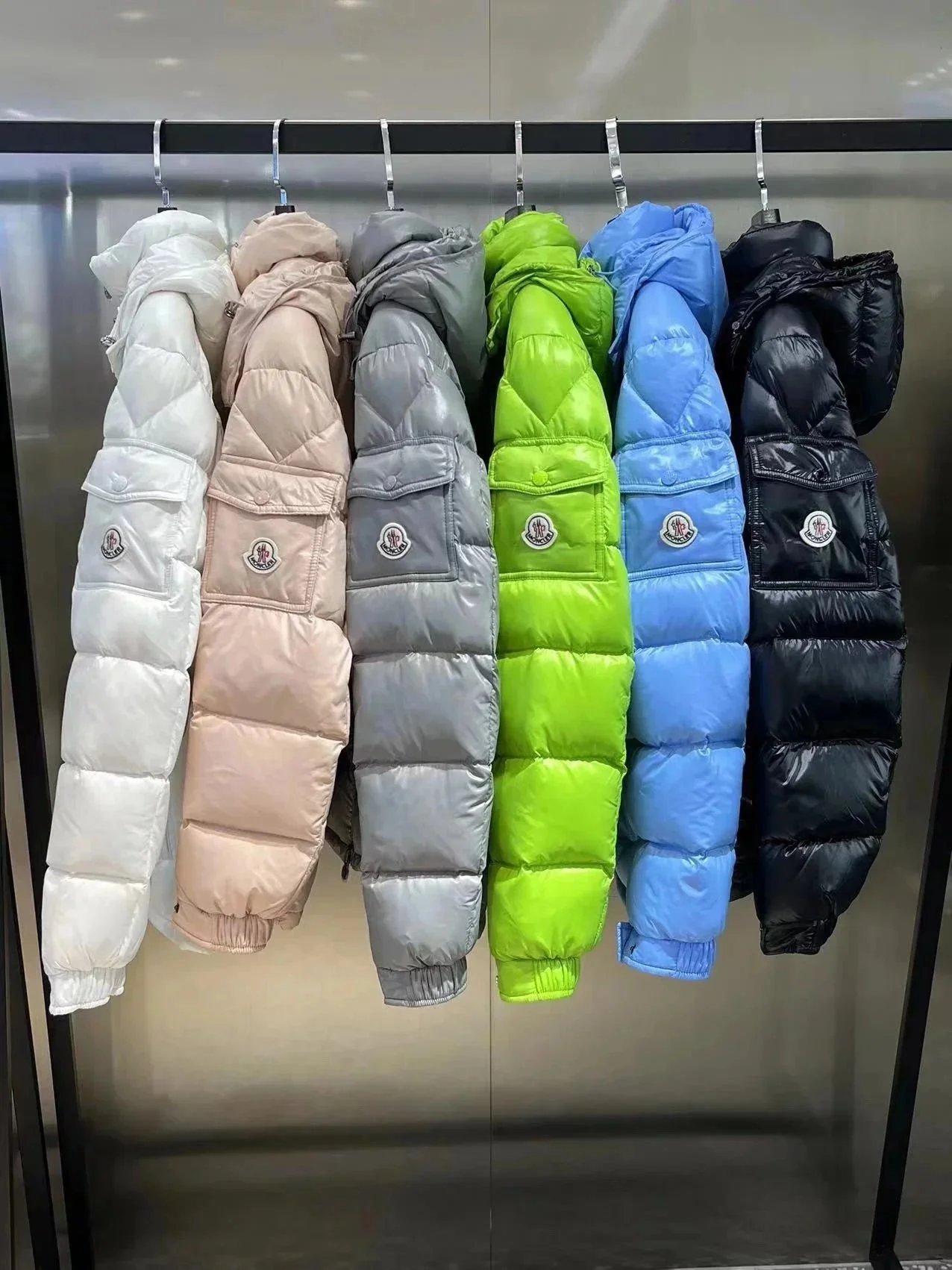 M羽绒服最高品质Whats app 86 152 0596 8861 4