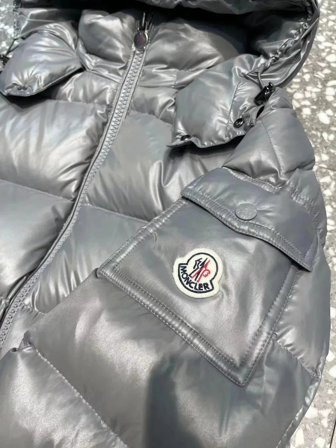 M羽绒服最高品质Whats app 86 152 0596 8861 12