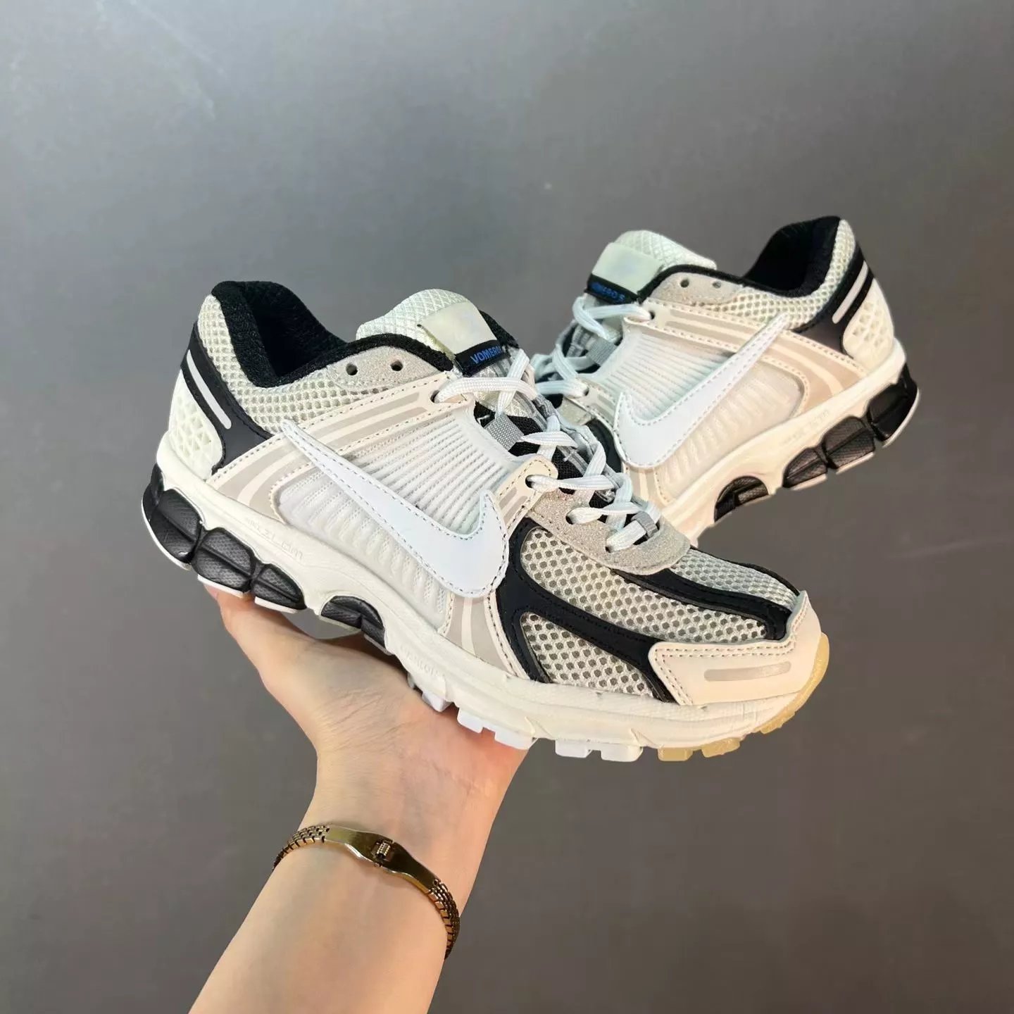 V5  公司级  白黑白勾