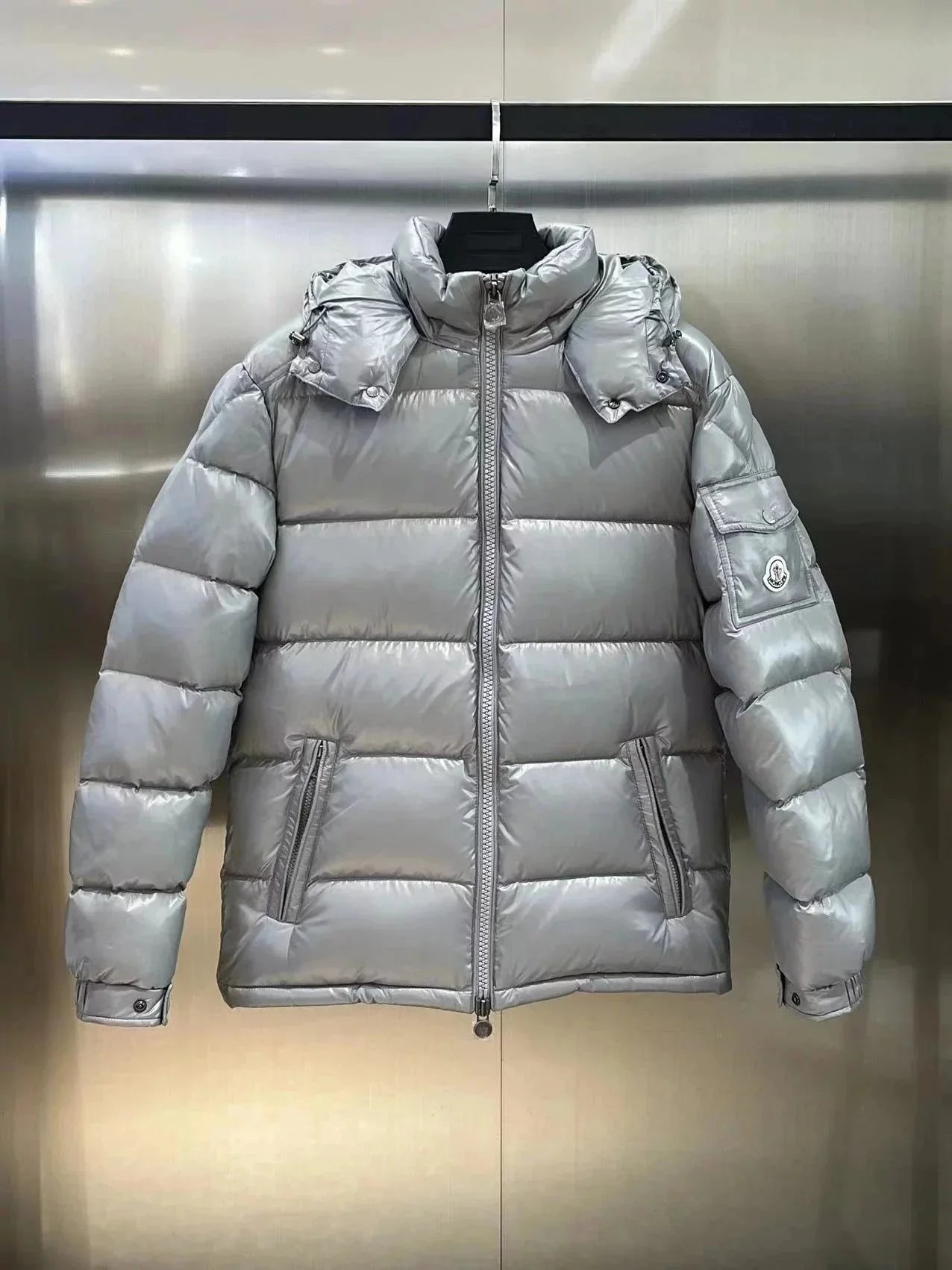 M羽绒服最高品质Whats app 86 152 0596 8861 6