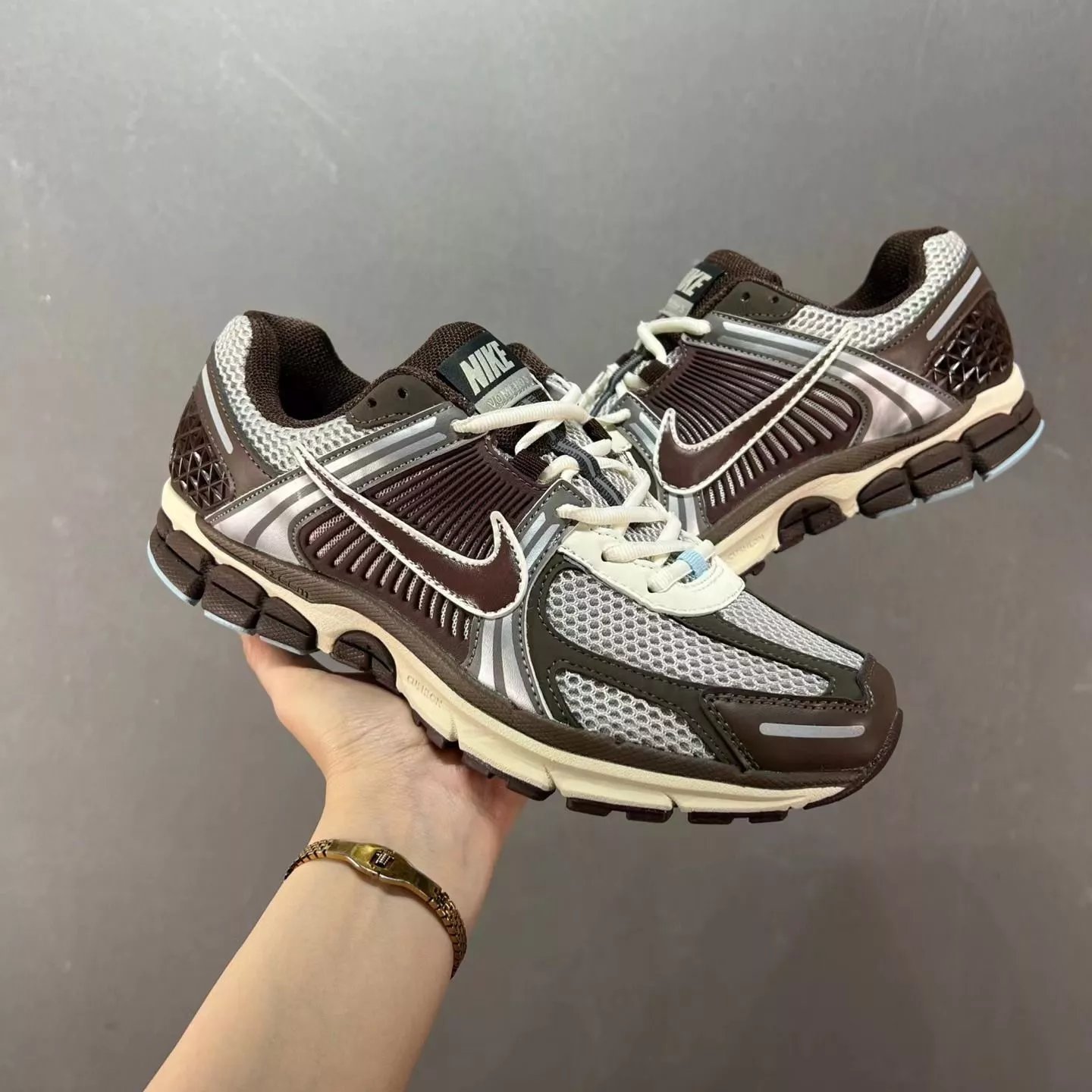 V5  公司级  褐色