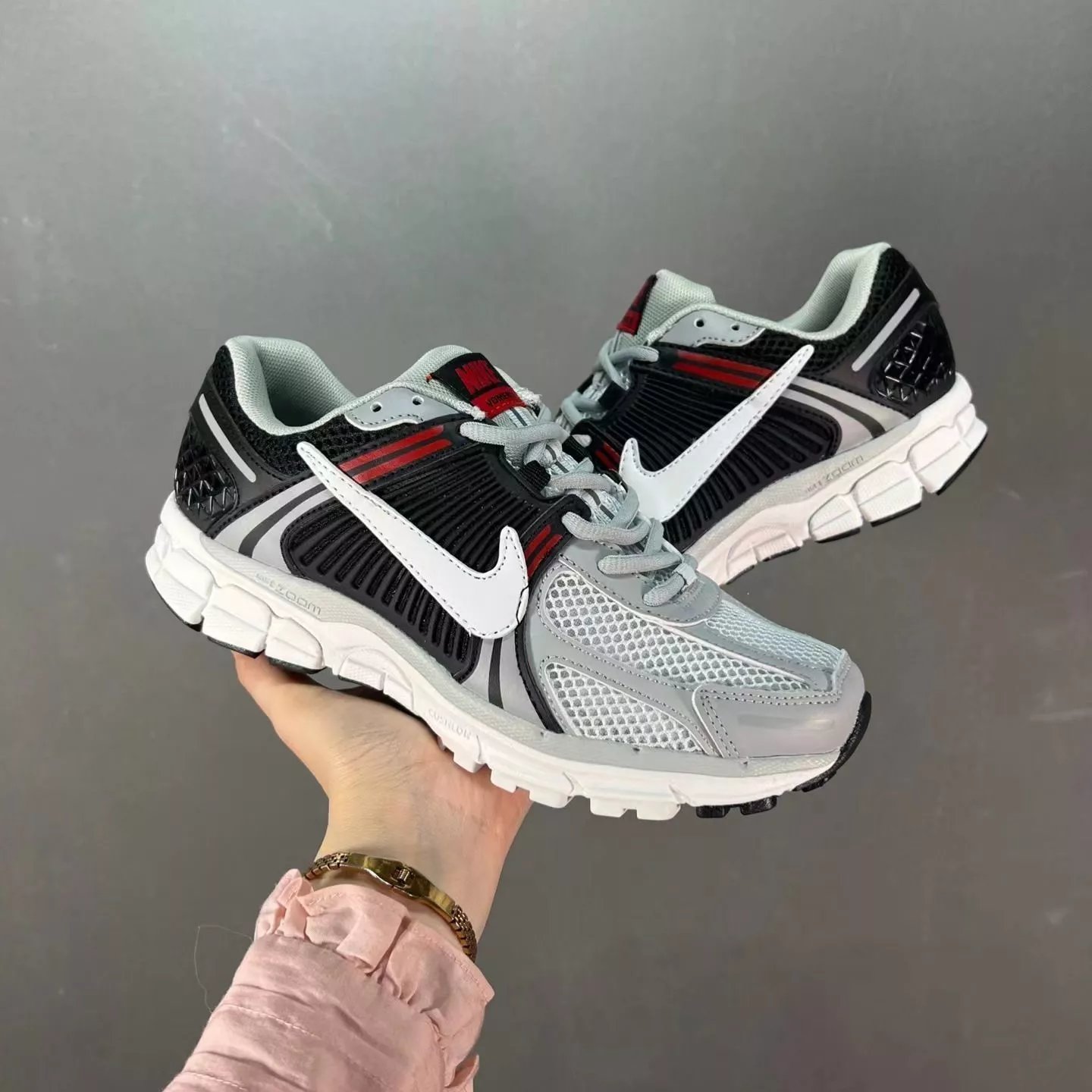 V5  公司级  灰黑白勾