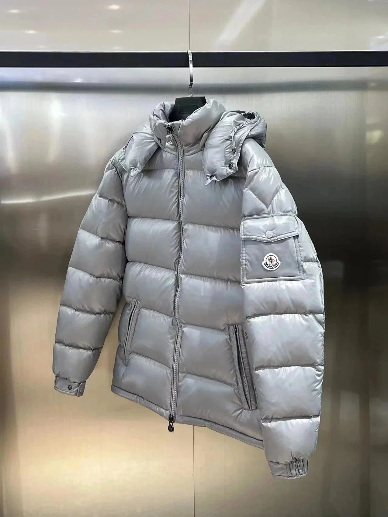 M羽绒服最高品质Whats app 86 152 0596 8861 8