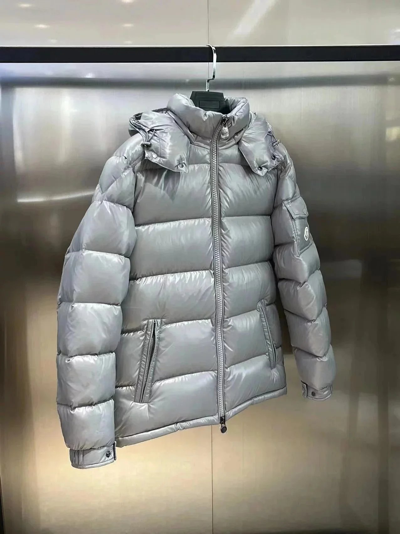 M羽绒服最高品质Whats app 86 152 0596 8861 7