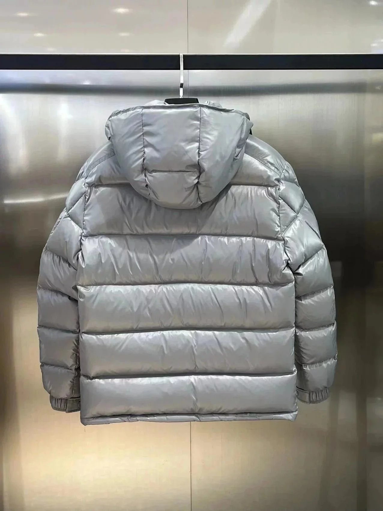 M羽绒服最高品质Whats app 86 152 0596 8861 9
