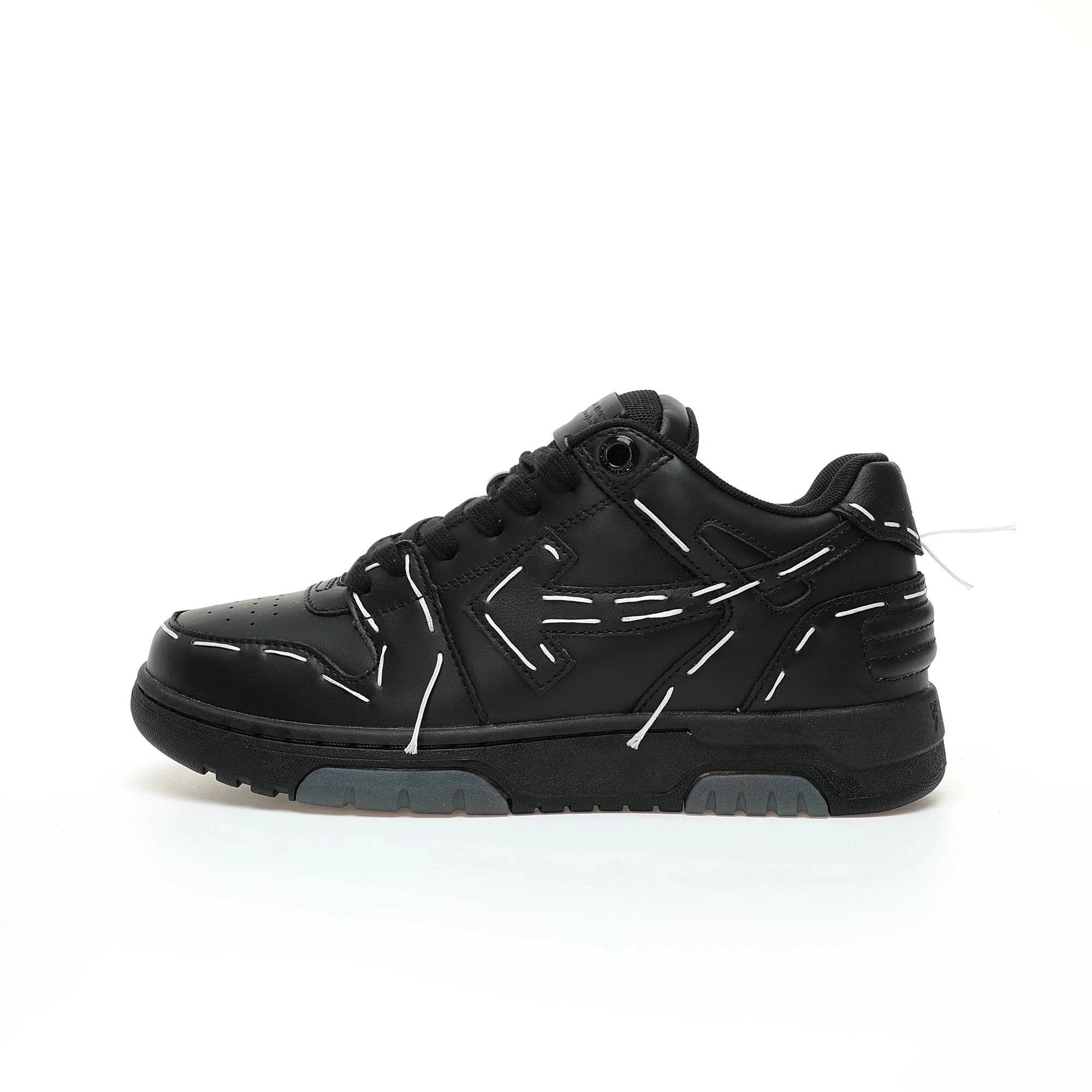 Leather all black and white outer stitching arrow "OMIA189S23LEA0141010