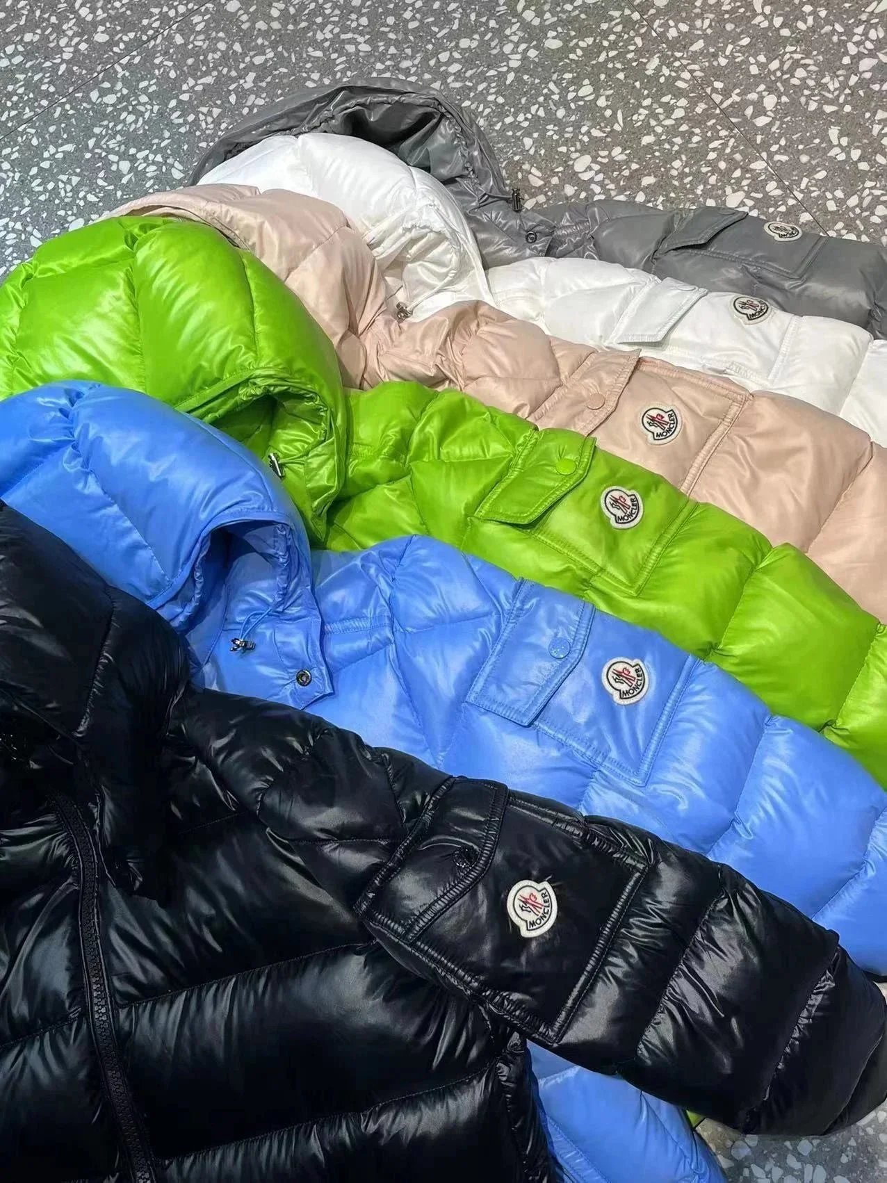 M羽绒服最高品质Whats app 86 152 0596 8861 5
