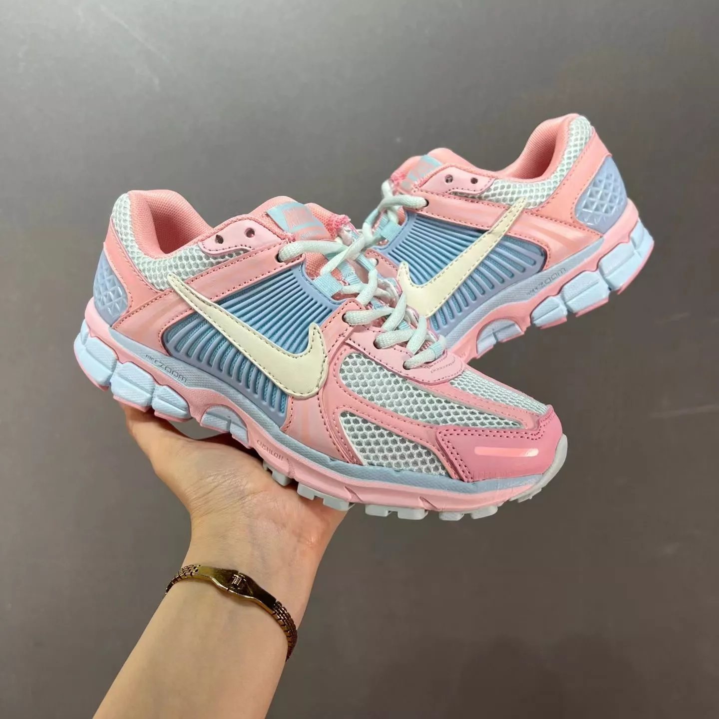 V5  公司级  粉色