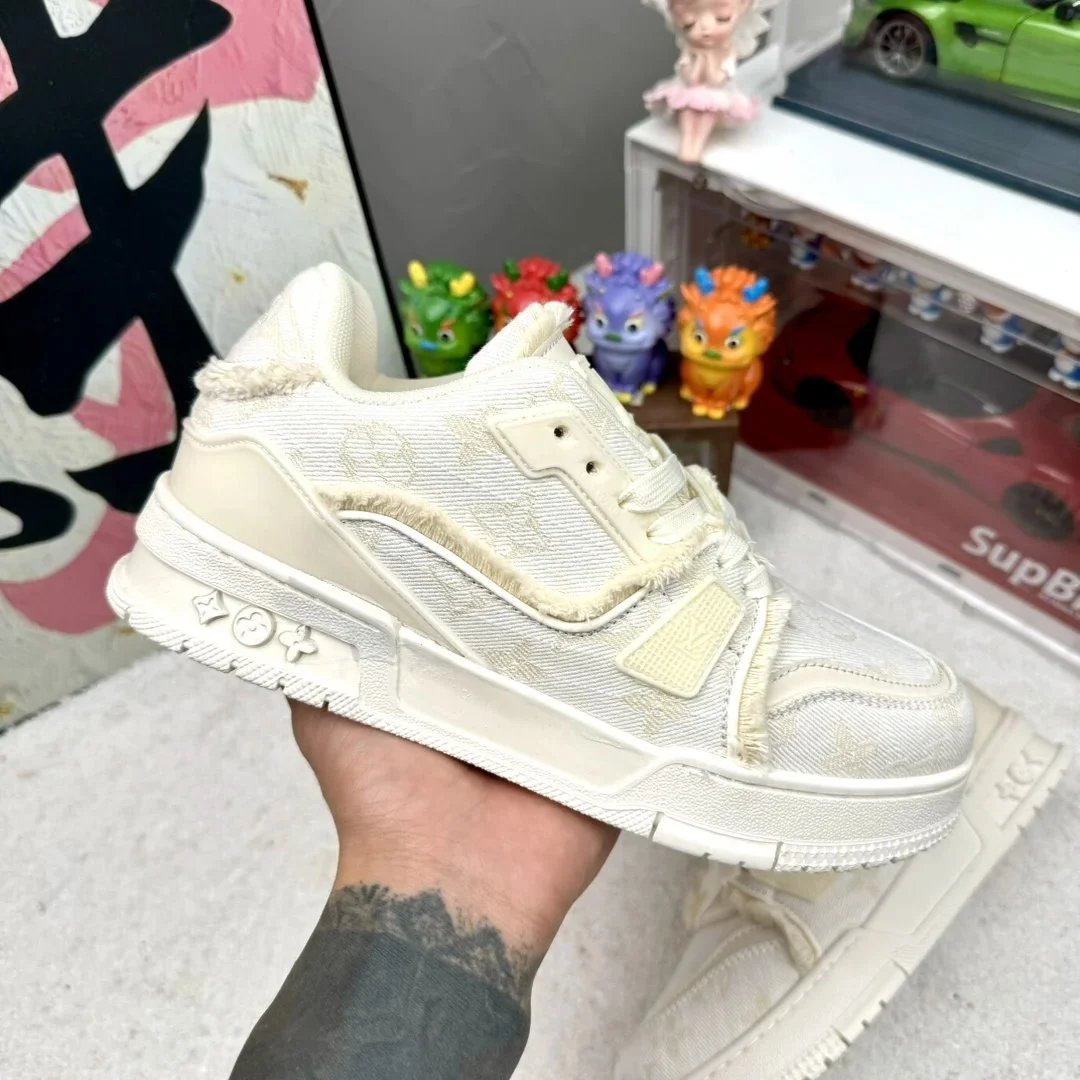 Louis Vuitton Trainer Low White and Green Sneakers - 13