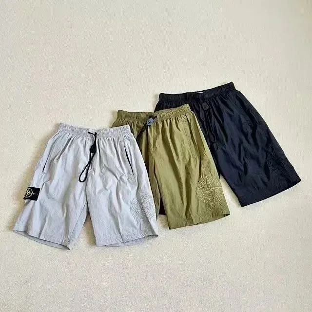 Stone Island Shorts Cargo with compass badge product detail image 14