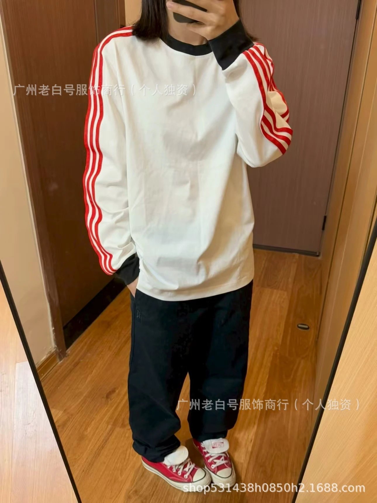 White/Red - 4879 (Classic Sweatshirt)
