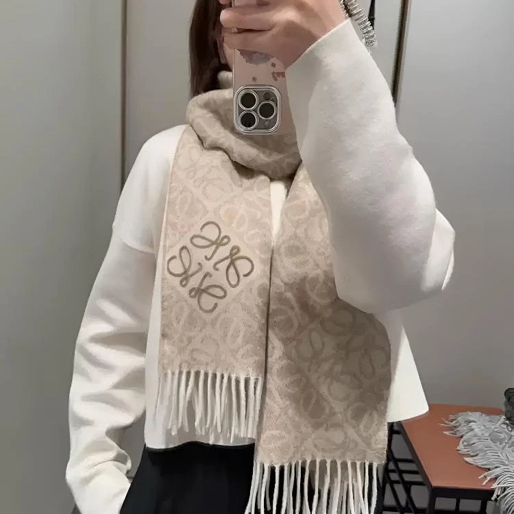 Checkerboard Wool Scarf photo 8